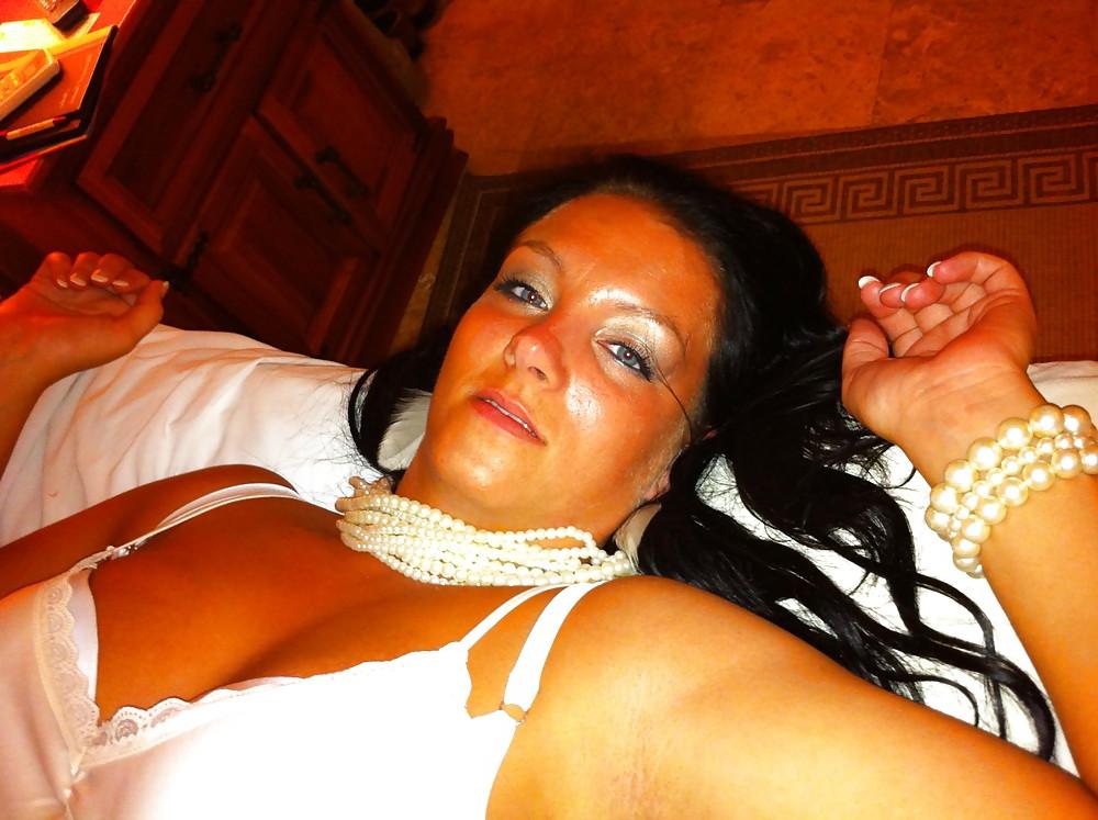 25P Busty Amateur Lady