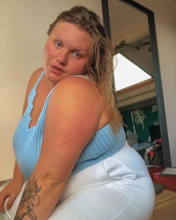 25P Busty Ladies