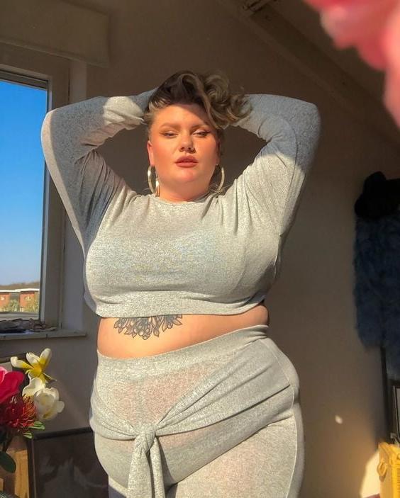 25P Busty Ladies
