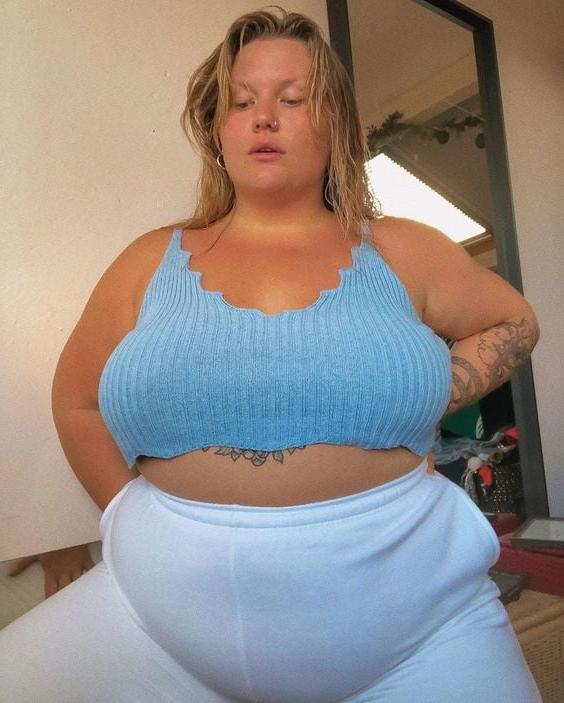 25P Busty Ladies