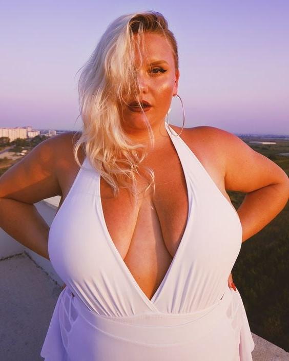 25P Busty Ladies