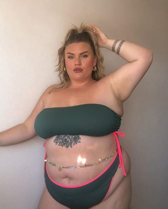 25P Busty Ladies