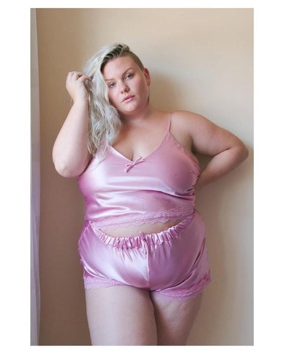 25P Busty Ladies
