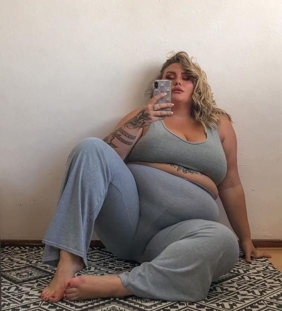 25P Busty Ladies