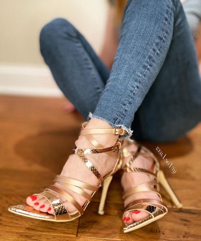 25P Sexy Foot Queen (feet, toes, barefoot, Flip Flops)