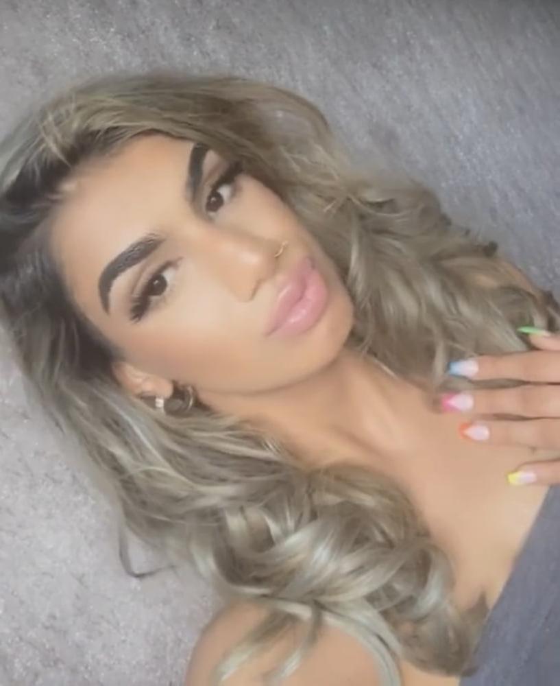 14P HAFSAH KHAN BIG LIPS X