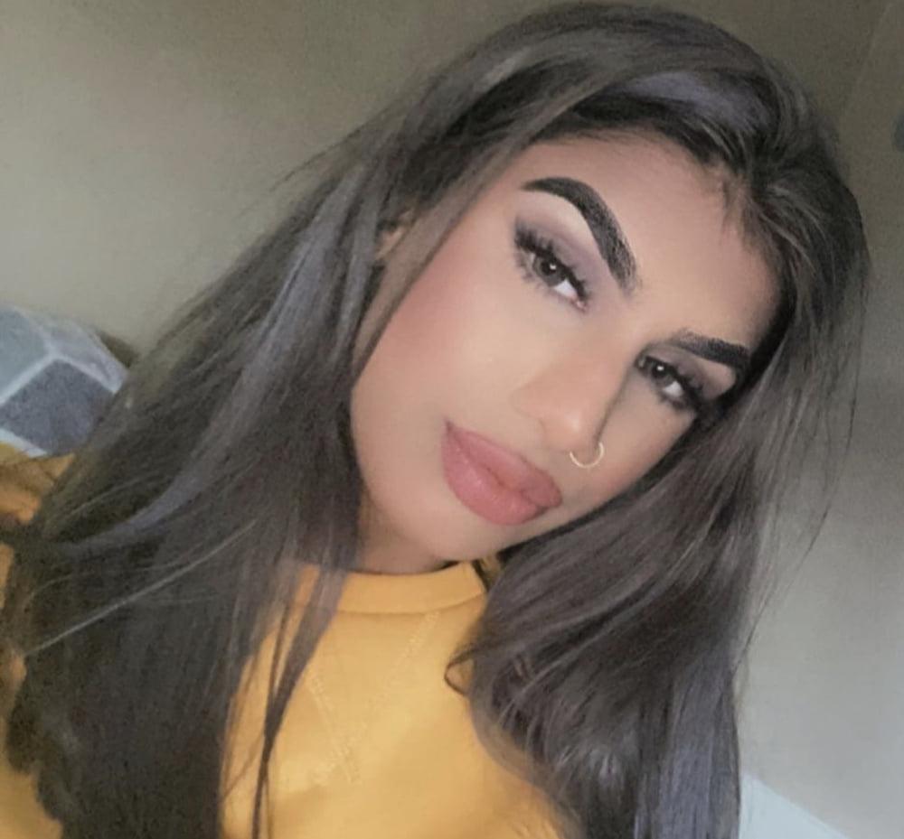 14P HAFSAH KHAN BIG LIPS X
