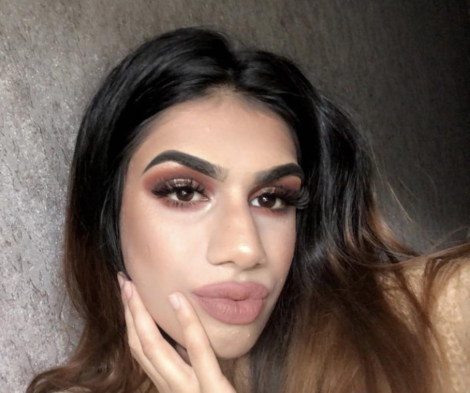 14P HAFSAH KHAN BIG LIPS X