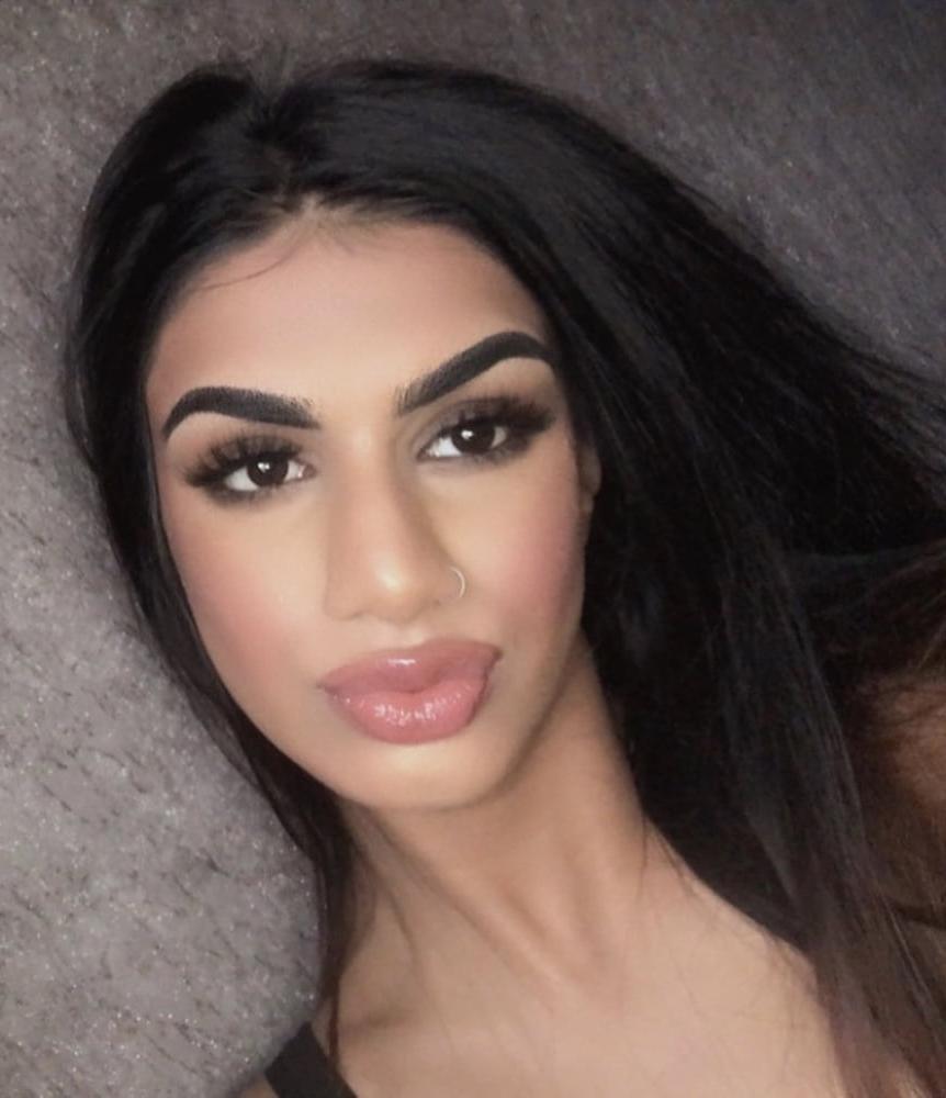 14P HAFSAH KHAN BIG LIPS X