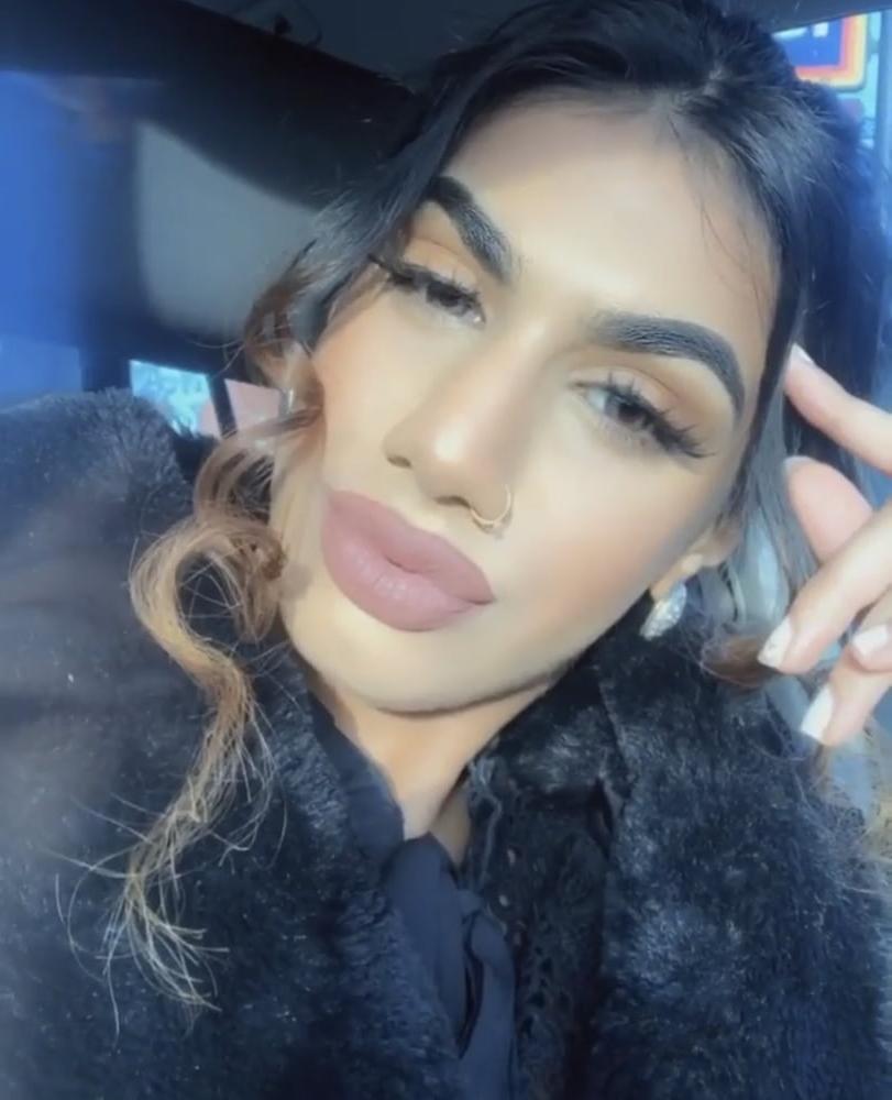 14P HAFSAH KHAN BIG LIPS X