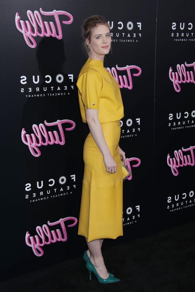 25P Mackenzie Davis my Ideal woman is flat chested.