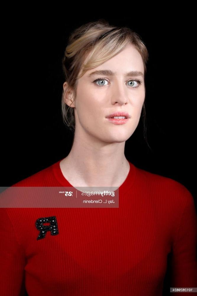 25P Mackenzie Davis my Ideal woman is flat chested.