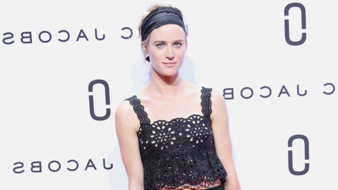 25P Mackenzie Davis my Ideal woman is flat chested.