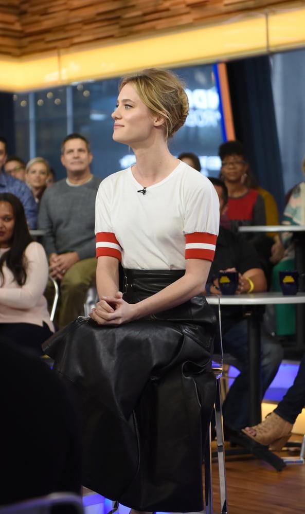 25P Mackenzie Davis my Ideal woman is flat chested.