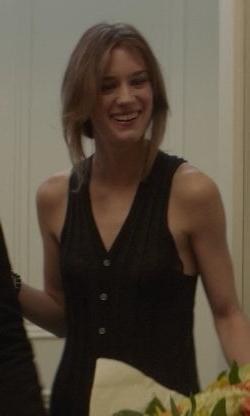 25P Mackenzie Davis my Ideal woman is flat chested.