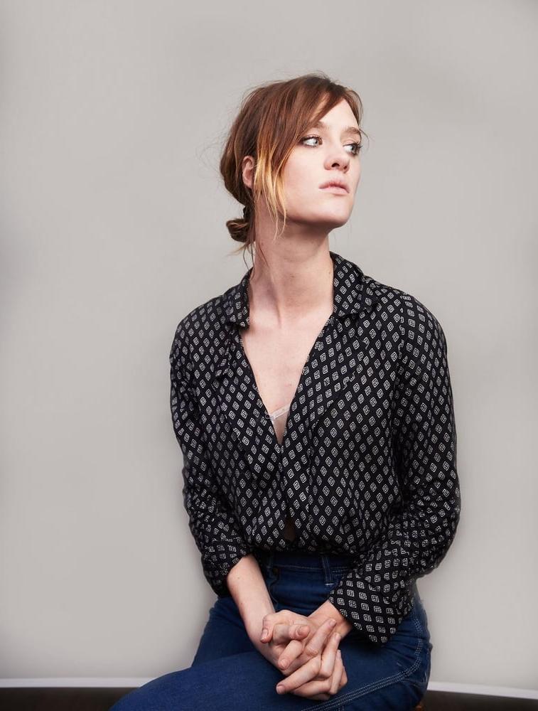 25P Mackenzie Davis my Ideal woman is flat chested.