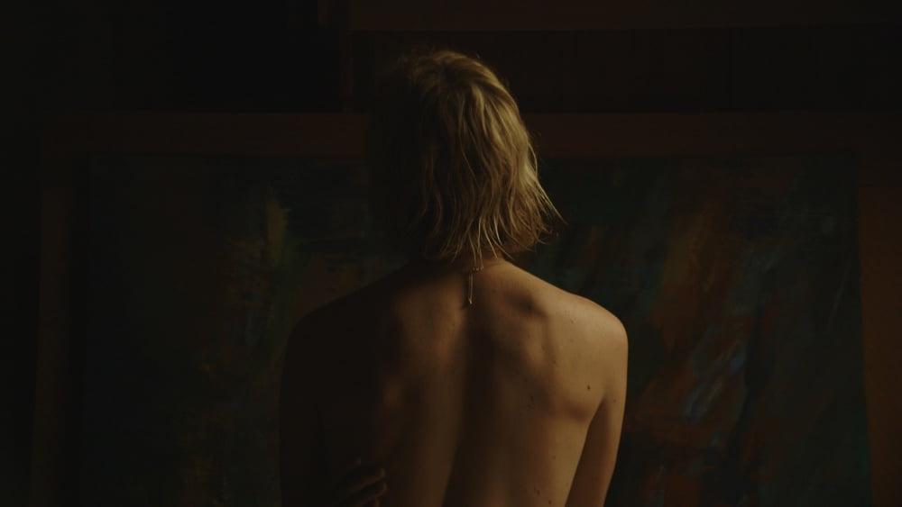 25P Mackenzie Davis my Ideal woman is flat chested.