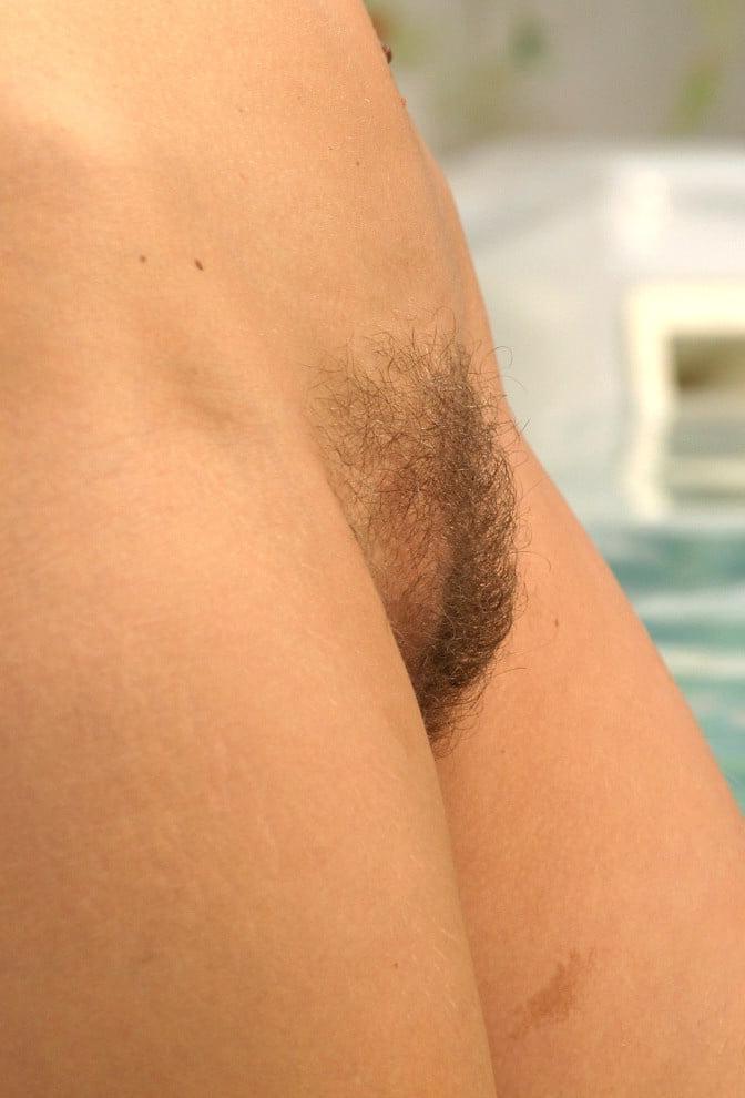 19P Young Natural Women 1463
