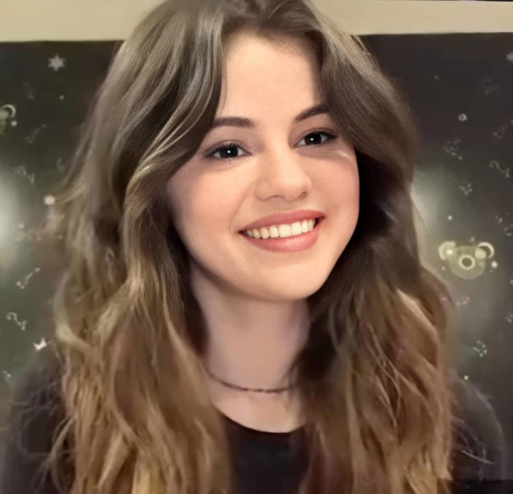 5P SELENA GOMEZ NEW ... RARE BEAUTY !!!