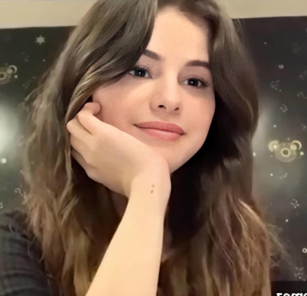 5P SELENA GOMEZ NEW ... RARE BEAUTY !!!