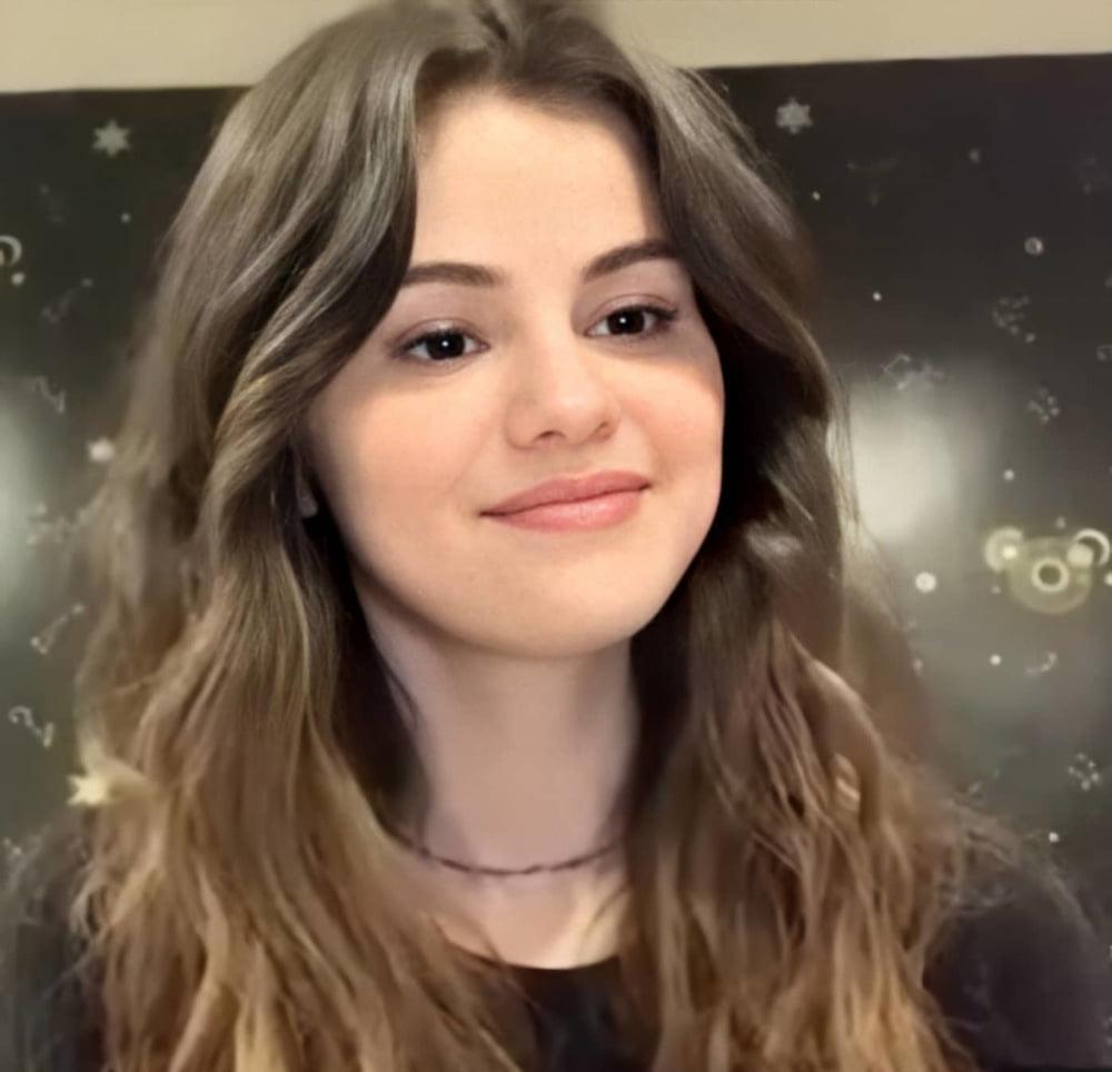5P SELENA GOMEZ NEW ... RARE BEAUTY !!!