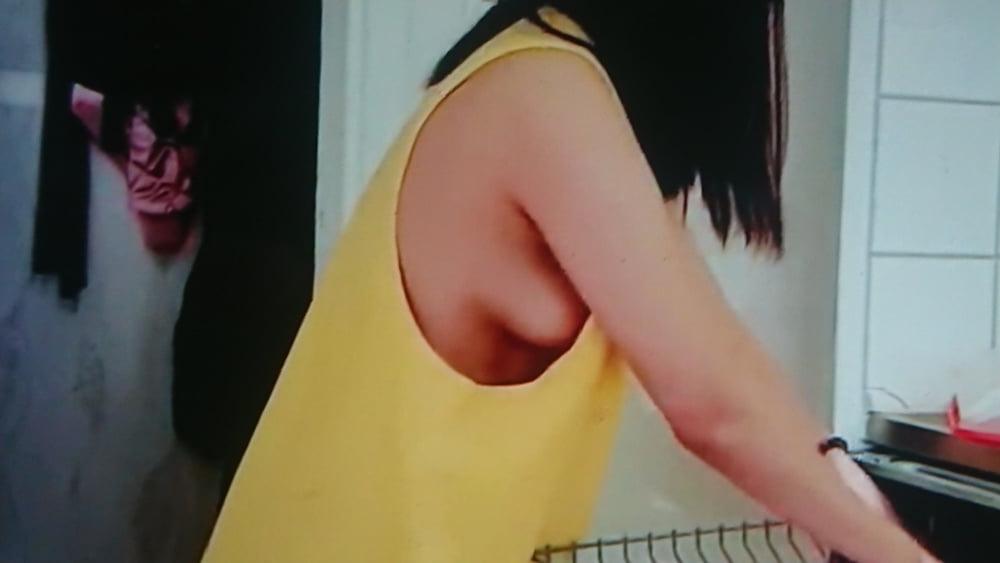 25P Downblouse in kitchen