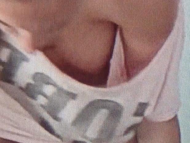 25P Downblouse in kitchen