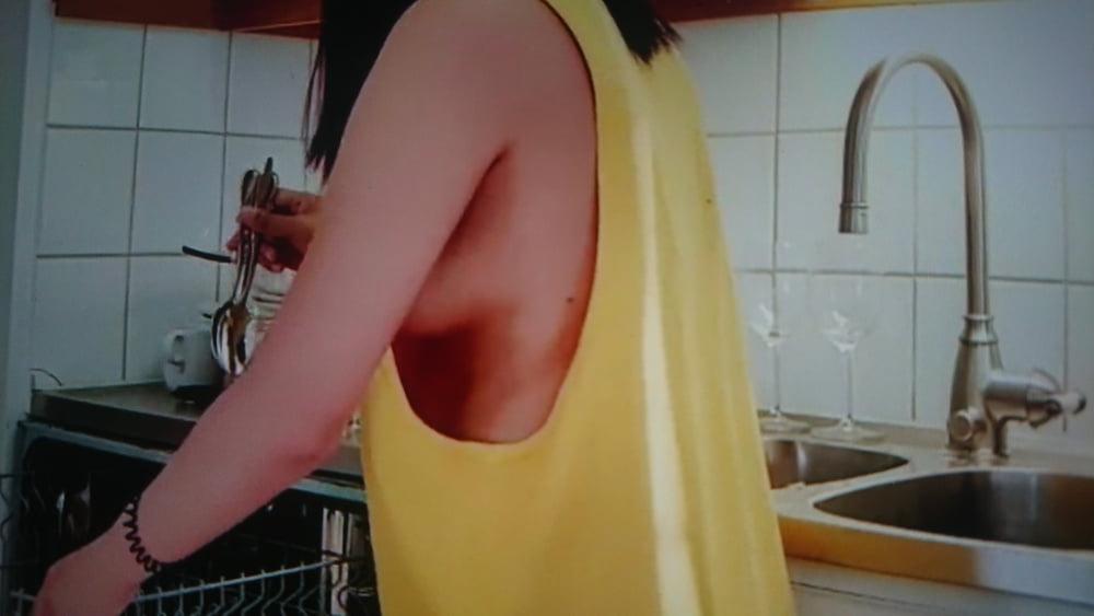 25P Downblouse in kitchen