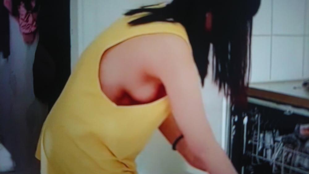 25P Downblouse in kitchen