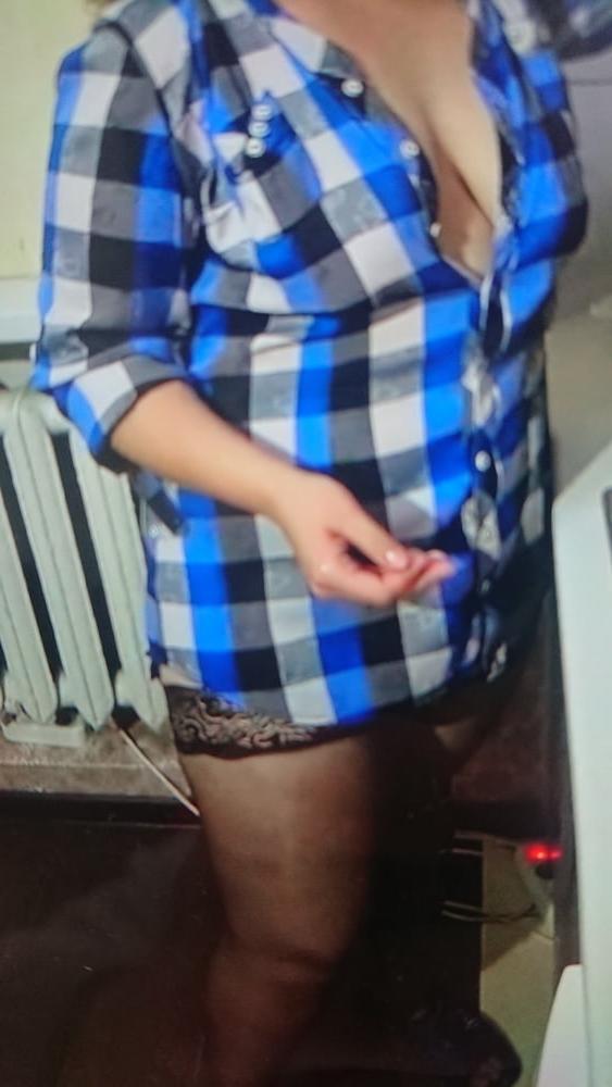 25P Downblouse in kitchen