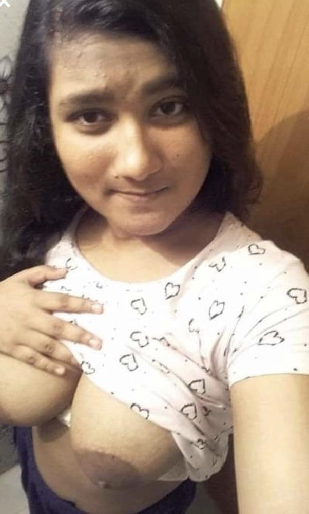 12P Desi Booby Girl pics