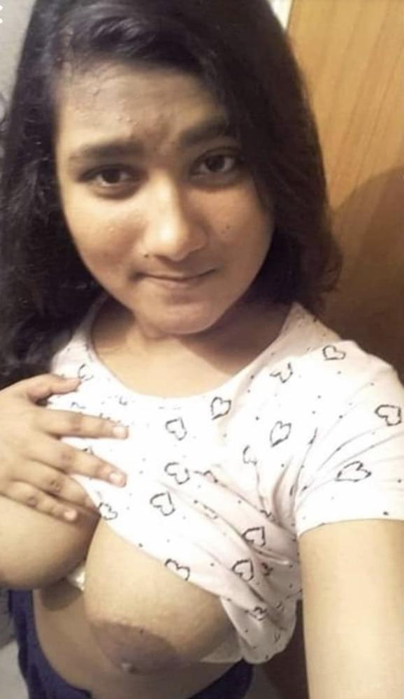 12P Desi Booby Girl pics