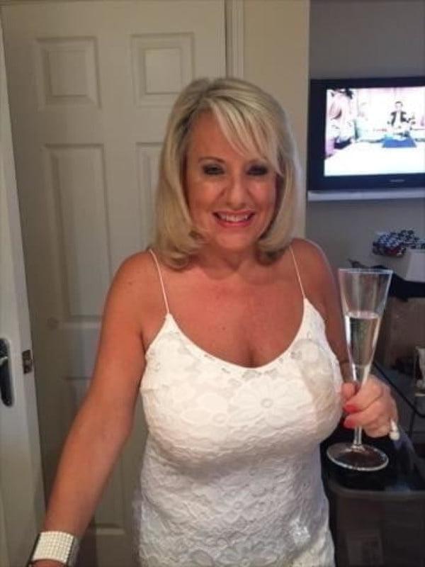 25P Gorgeous and Busty Mature Ladies 37
