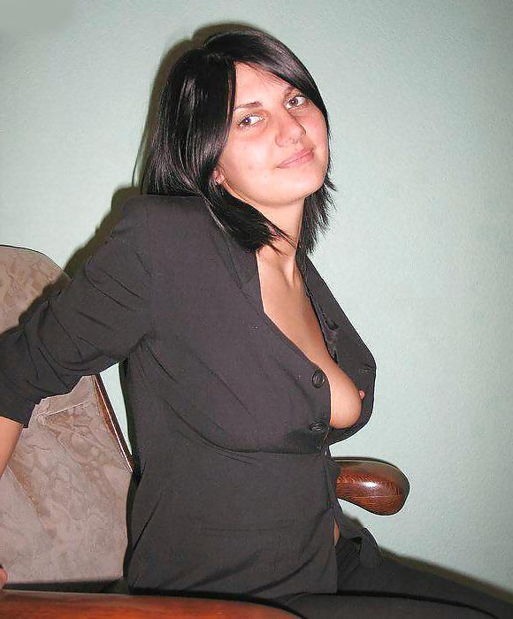 25P Flashing, downblouse and ofcourse nipslips