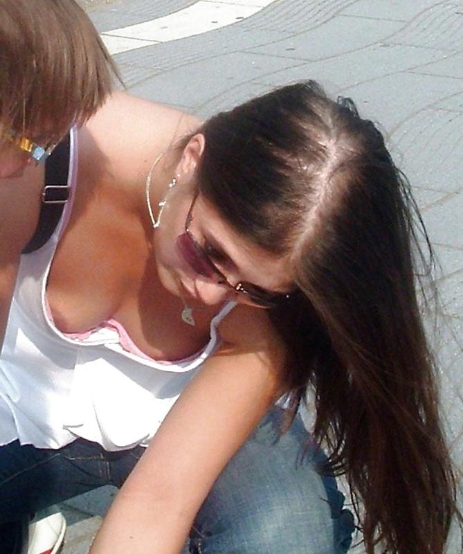 25P Flashing, downblouse and ofcourse nipslips