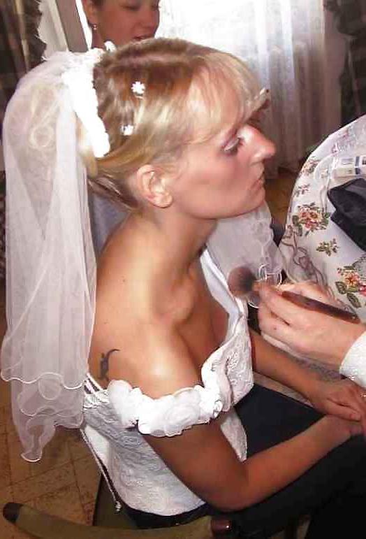 25P Flashing, downblouse and ofcourse nipslips