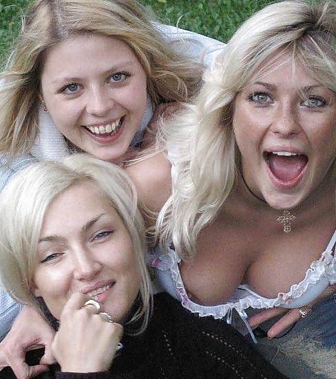 25P Flashing, downblouse and ofcourse nipslips