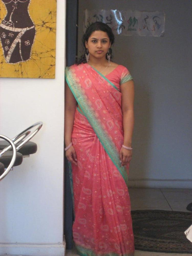 6P Beauty Aunty in Saree