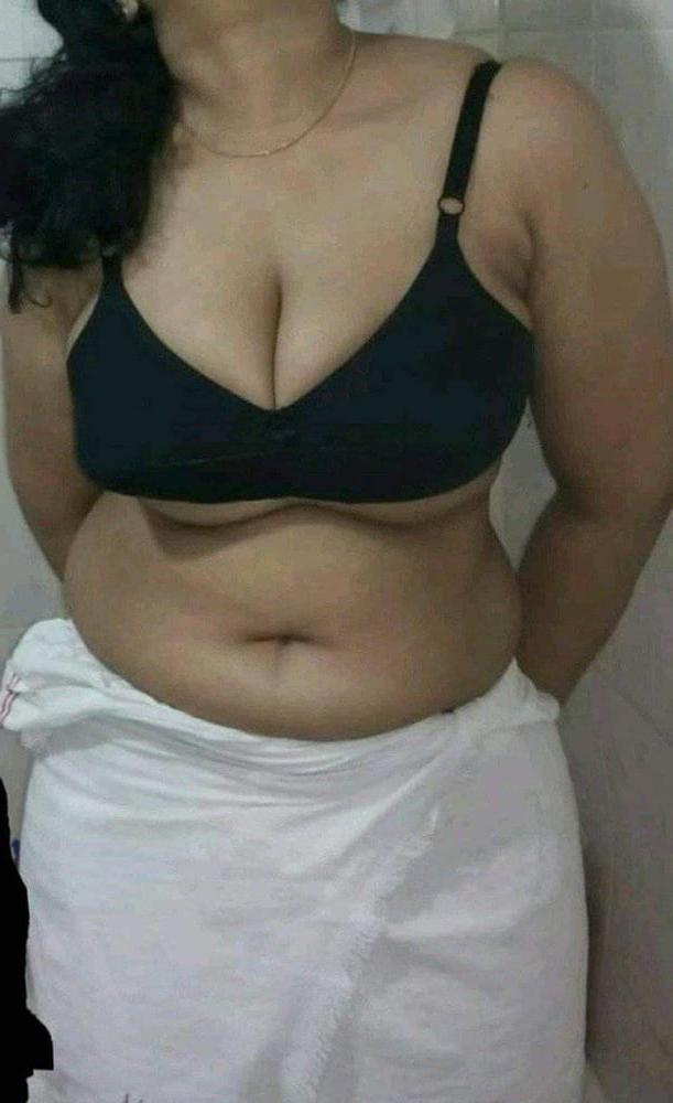 25P Desi NRi Aunty &amp; Bhabhi Hairy pussy panty doggy