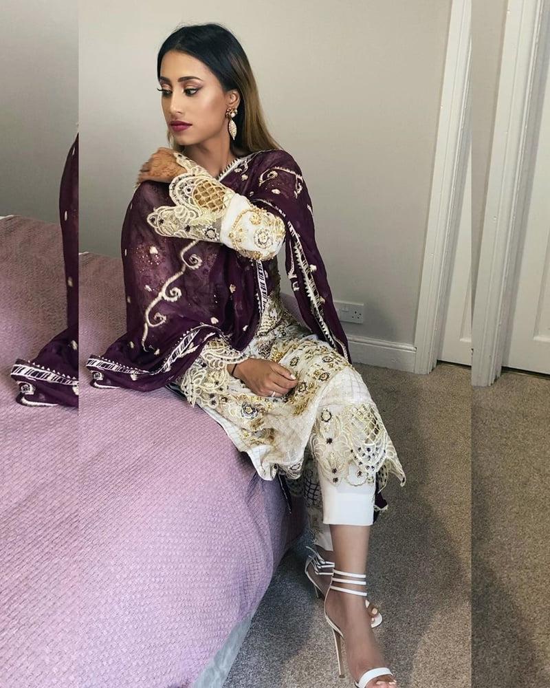 25P Pakistani Hot Women Sexy Desi Dolls Heels