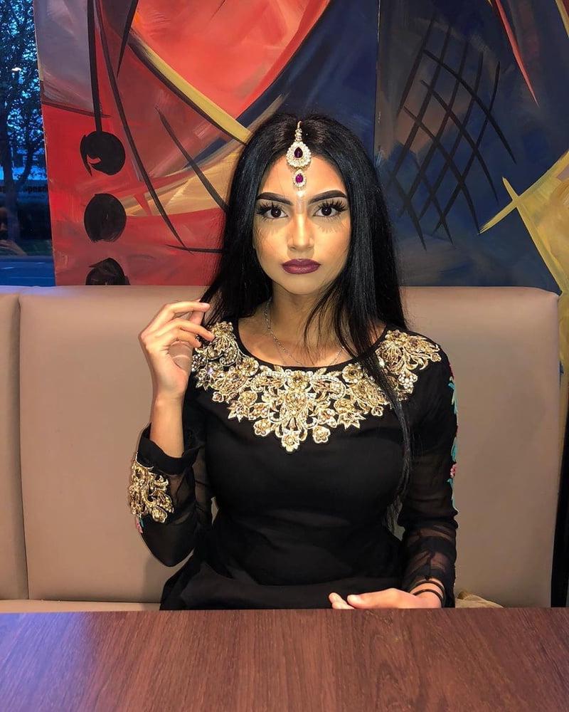 25P Pakistani Hot Women Sexy Desi Dolls Heels