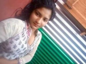 6P Desi village girl hot show