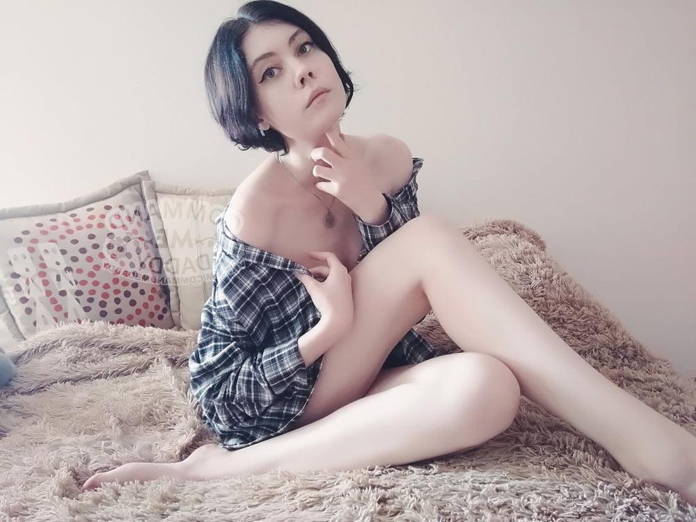 23P young 18 year old girl shows her Breasts, ass and pussy