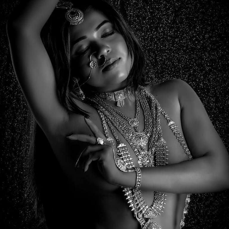 18P Introducing Desi Indian Bangali Nude Model Jhilik