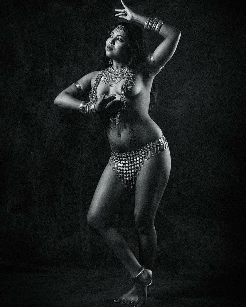 18P Introducing Desi Indian Bangali Nude Model Jhilik