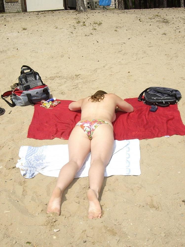 16P Daria topless on the beach