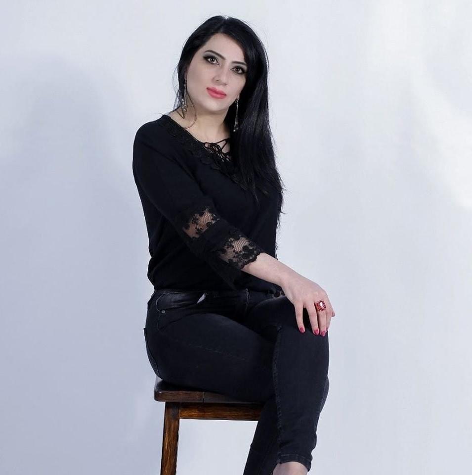 25P 33yo single hot chick DESPERATE for dick