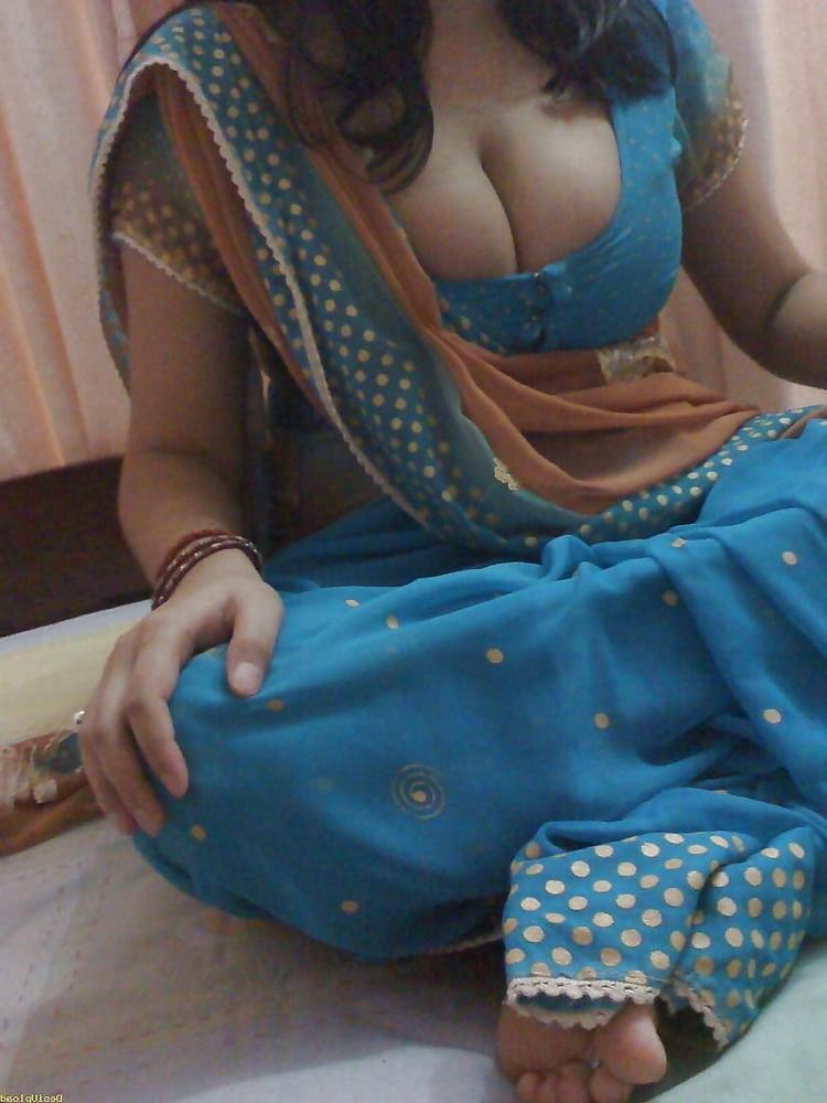 25P Desi randi aunt boob