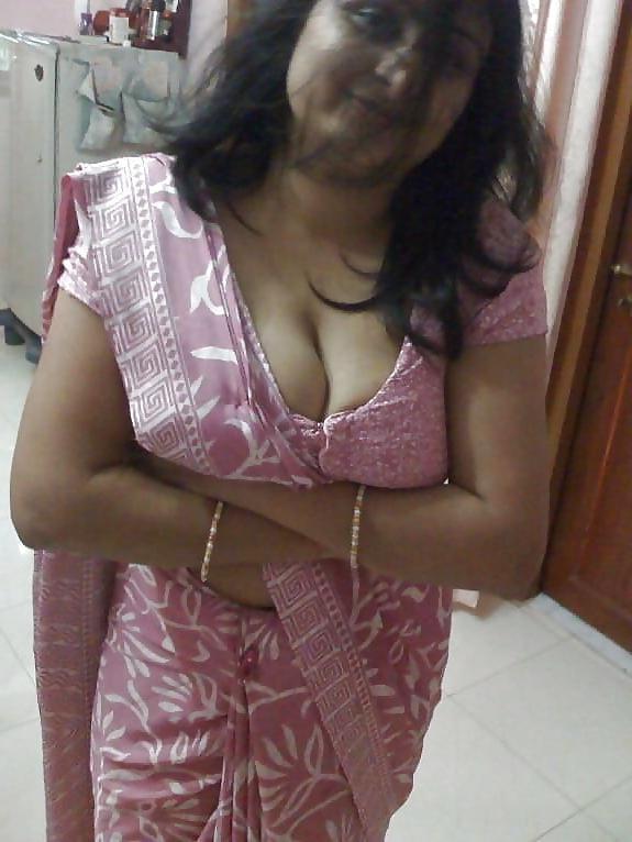 25P Desi randi aunt boob