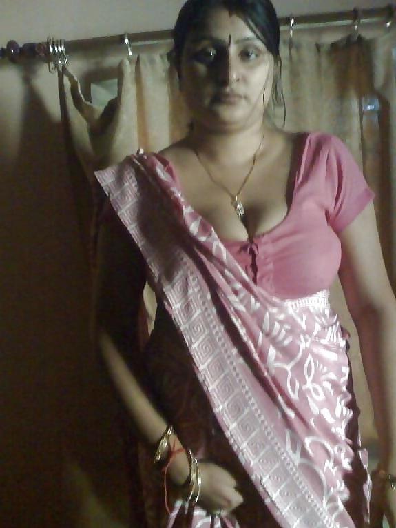 25P Desi randi aunt boob